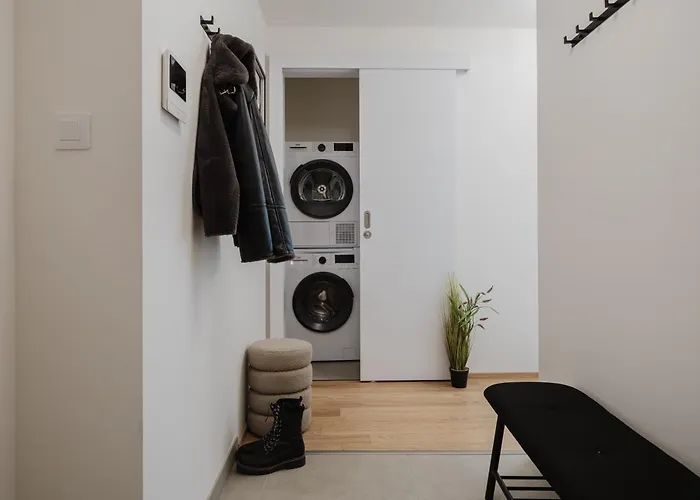 Days - With Garage And Balcony Near Center Apartament Praga