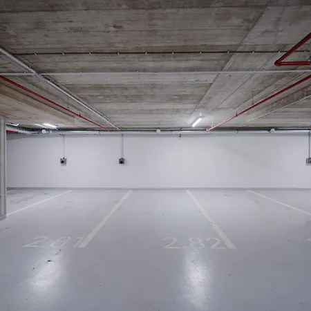 Appartamento Days - With Garage And Balcony In Smichov Praga