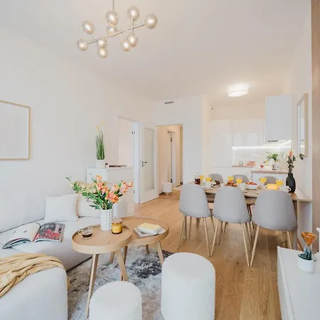 Days - With Garage And Balcony In Smichov *