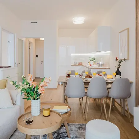Days - With Garage And Balcony In Smichov Prague