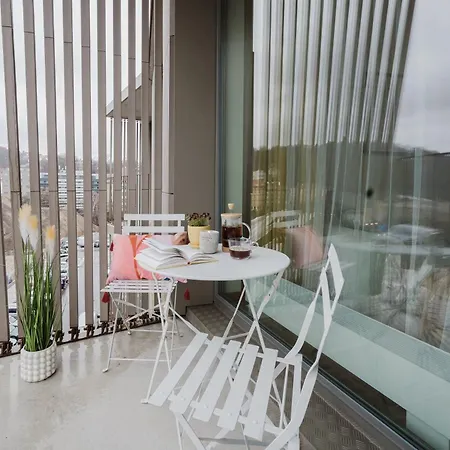 Days - With Garage And Balcony In Smichov Apartment *