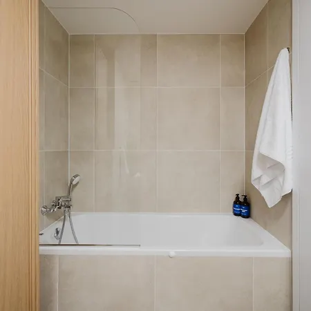 Apartment Days - With Garage And Balcony In Smichov *