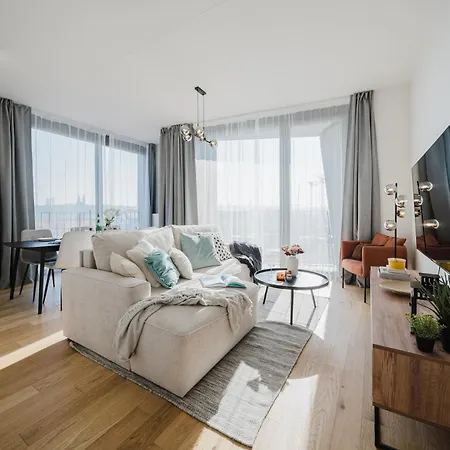 Days - With Garage And Balcony In Smichov * Praga