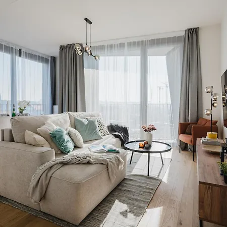 Days - With Garage And Balcony In Smichov Appartamento