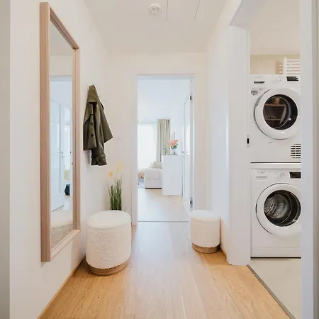 Apartmán Days - With Garage And Balcony In Smichov Praha