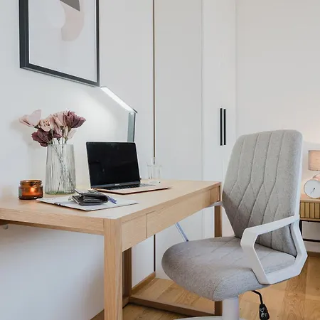 Days - With Garage And Balcony In Smichov Apartmán Praha