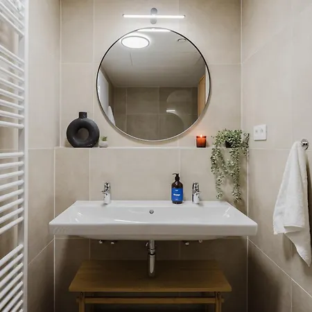 Days - With Garage And Balcony In Smichov * Praha