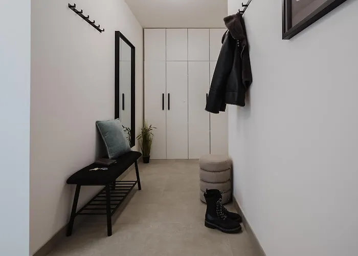 Days - With Garage And Balcony Near Center דירה